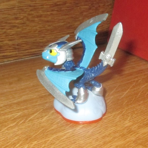 Blades from Skylanders: Trap Team (Series 4) Figures - Picture 3 of 3